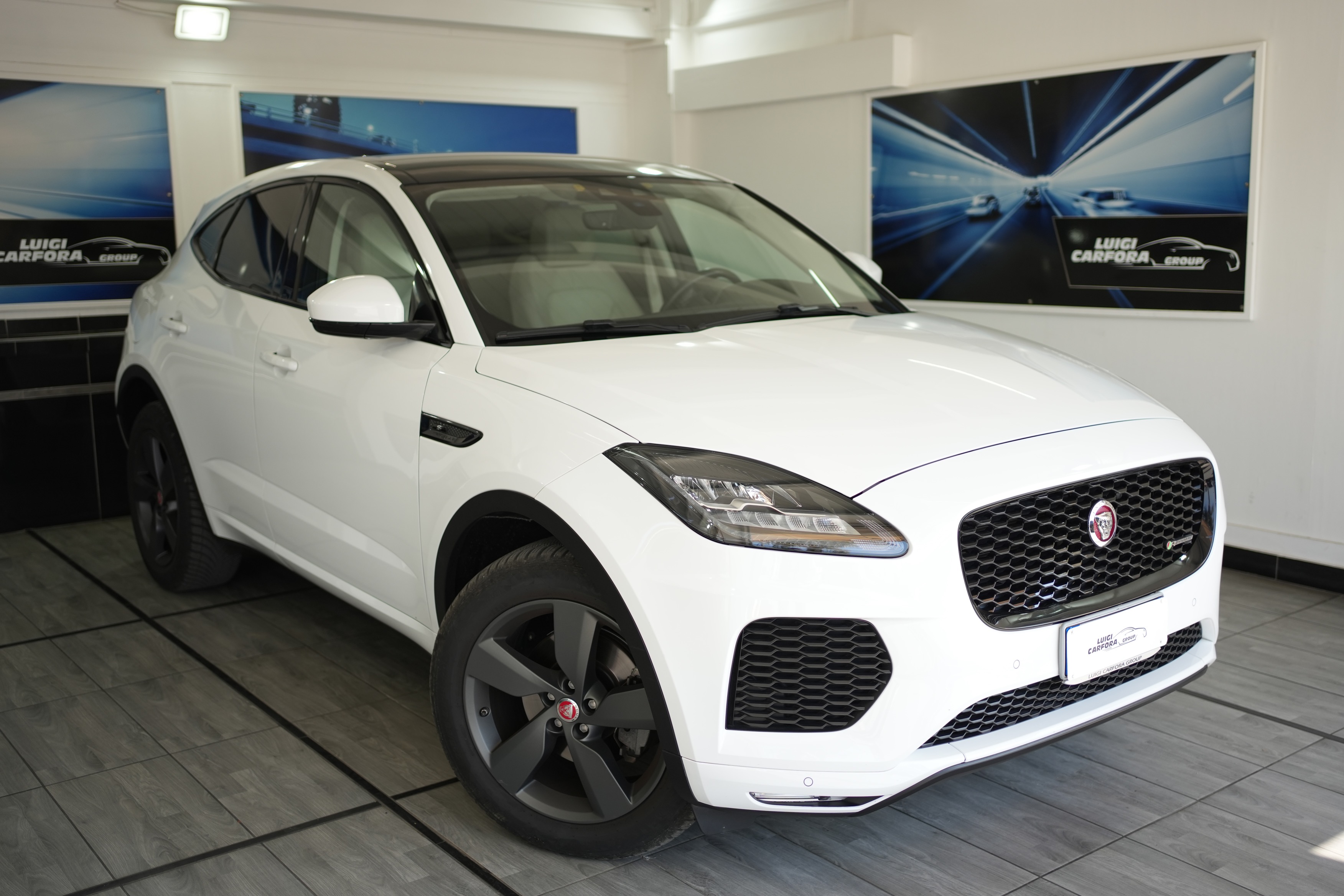 Jaguar E-Pace 2.0D 180 CV AWD R-Dynamic SE - foto 3