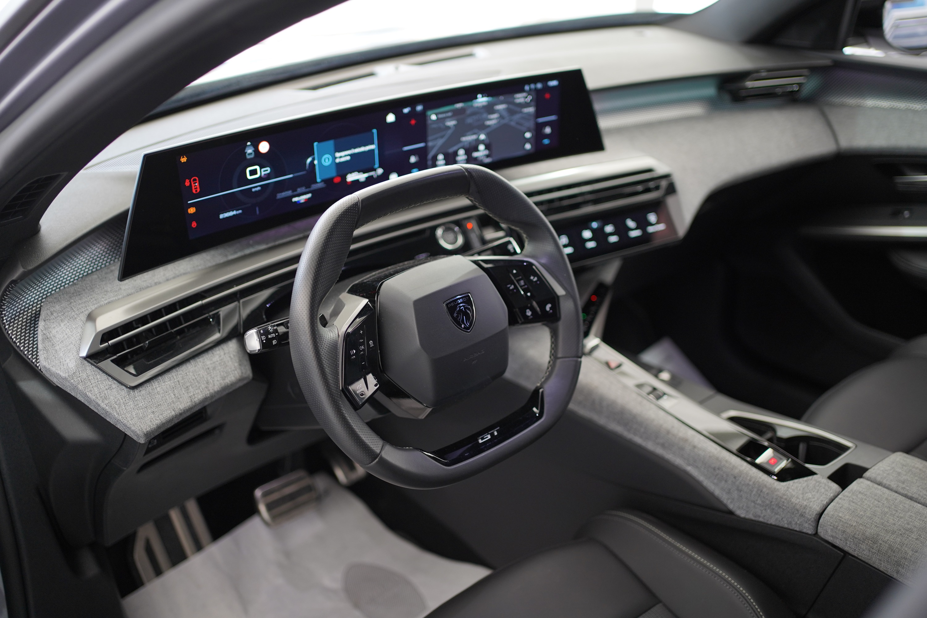 Peugeot 3008 Hybrid 136 e-DCS6 GT + tetto nero - foto 4