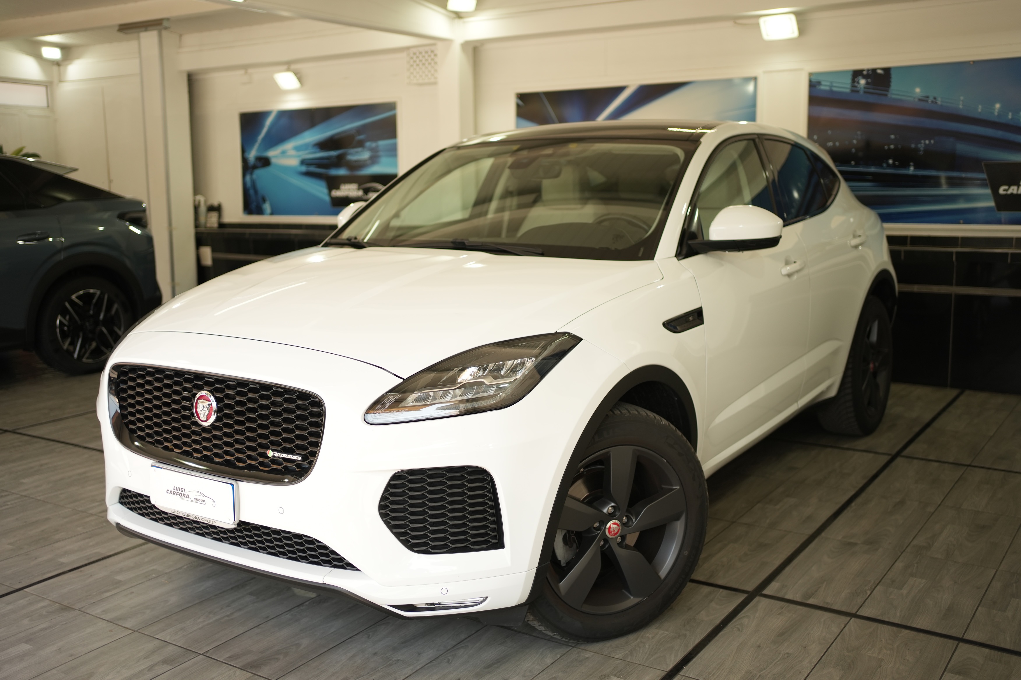 Jaguar E-Pace 2.0D 180 CV AWD R-Dynamic SE - foto 1
