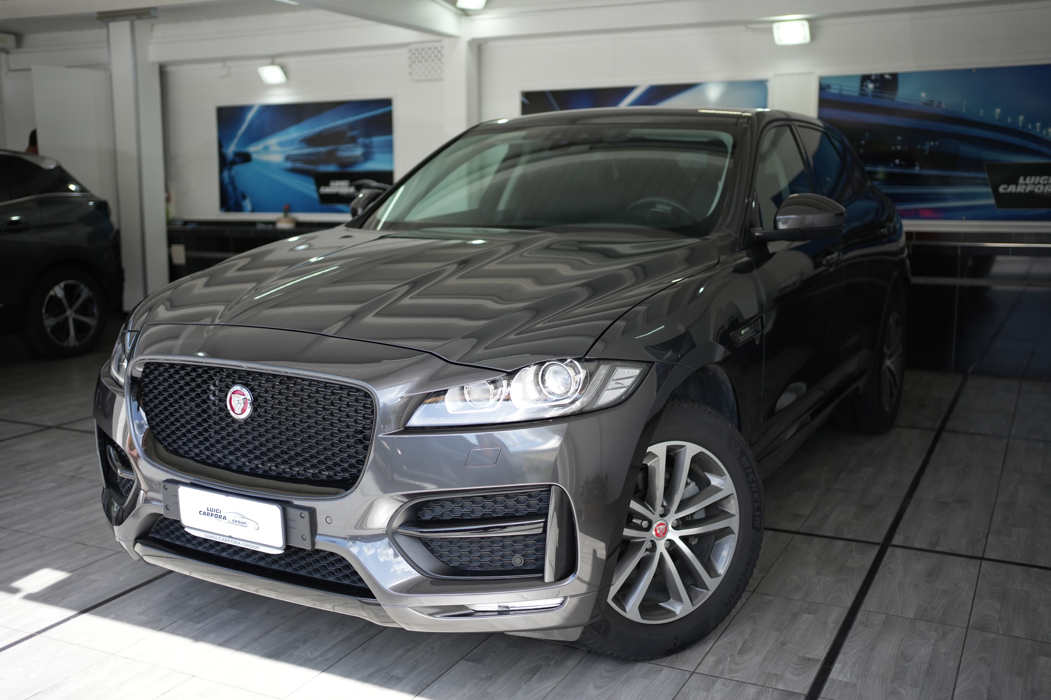 Jaguar F-Pace 2.0 D 180 CV AWD aut. R-Sport